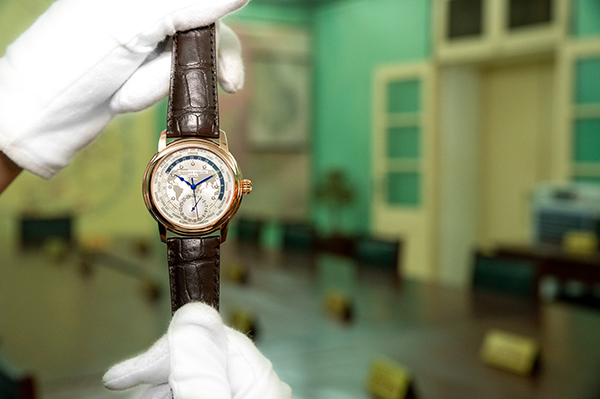 Frederique-Constant-Vietnam-Limited-Edition-2020-galle-watch-5