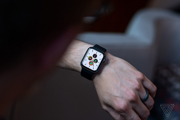 Review-dong-ho-thong-minh-Apple-Watch-Series-5-03