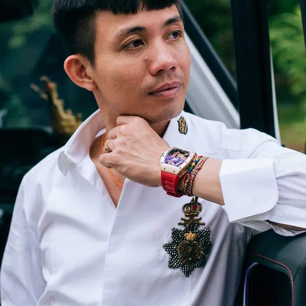 dong-ho-minh-nhua