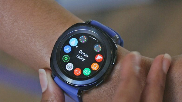 dong-ho-thong-minh-chong-nuoc-Samsung gear-05