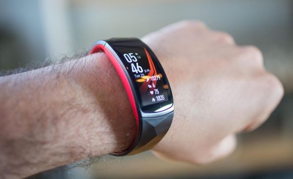 dong-ho-thong-minh- Samsung Gear Fit2 Pro-3