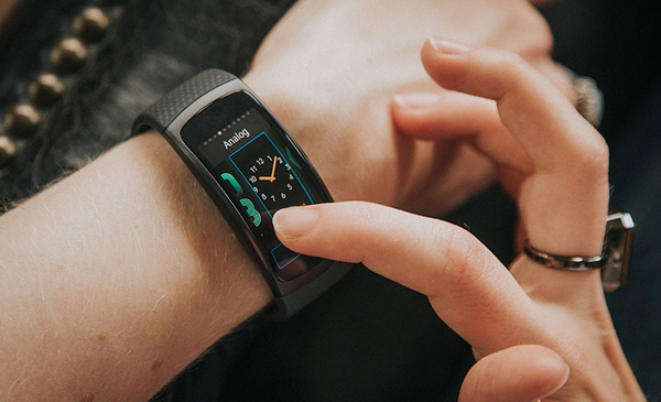 dong-ho-thong-minh-Samsung Gear Fit2 Pro-4