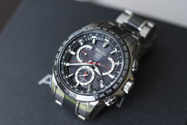 gia-dong-ho-seiko-gps-solar-astron