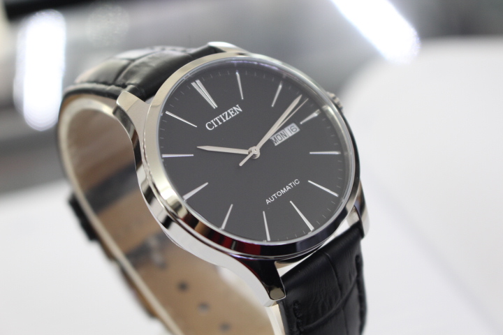 mat-dong-ho-Citizen-NH8350-08E