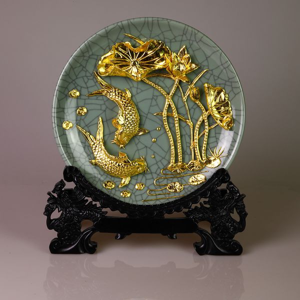 qua-tang-cao-cap-dia-ca-chep-hoa-sen