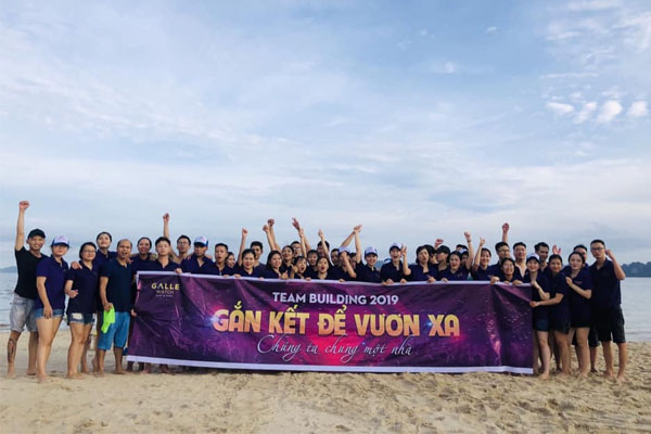 qua-tang-nhan-vien-cuoi-nam-team-building