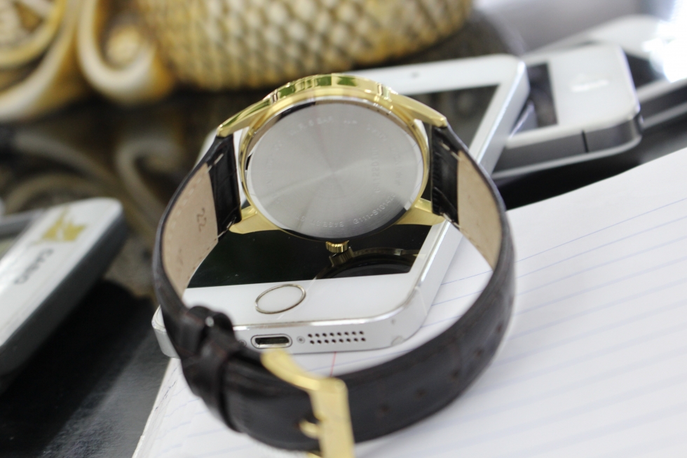vo-day-va-thiet-ke-dong-ho-Citizen-BI5002-06E