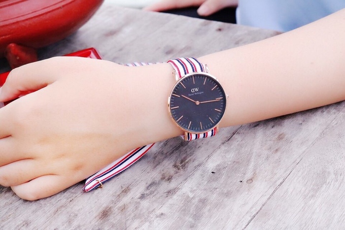 Đồng hồ nữ dây vải