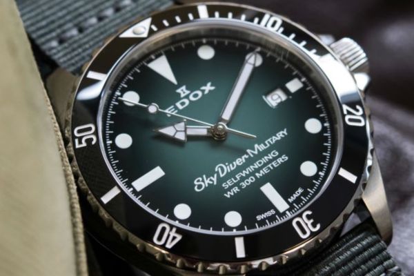 Edox, Certina, va Tissot v...v... Đây chính là phân khúc được đa số người Việt Nam biết đến