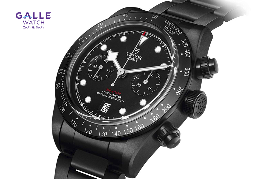 Cận cảnh một mẫu Tudor vỏ đen được mạ titan carbon
