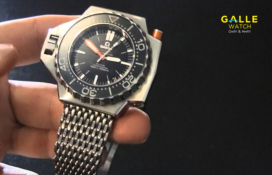 Khởi đầu từ những phiên bản đồng hồ lặn chuyên nghiệp Omega Seamaster 4