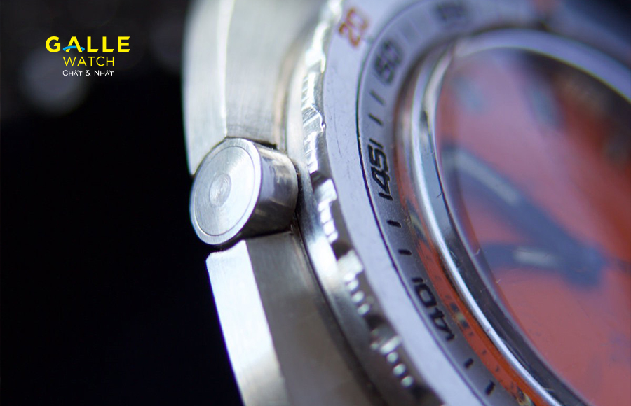 Khởi đầu từ những phiên bản đồng hồ lặn chuyên nghiệp Omega Seamaster