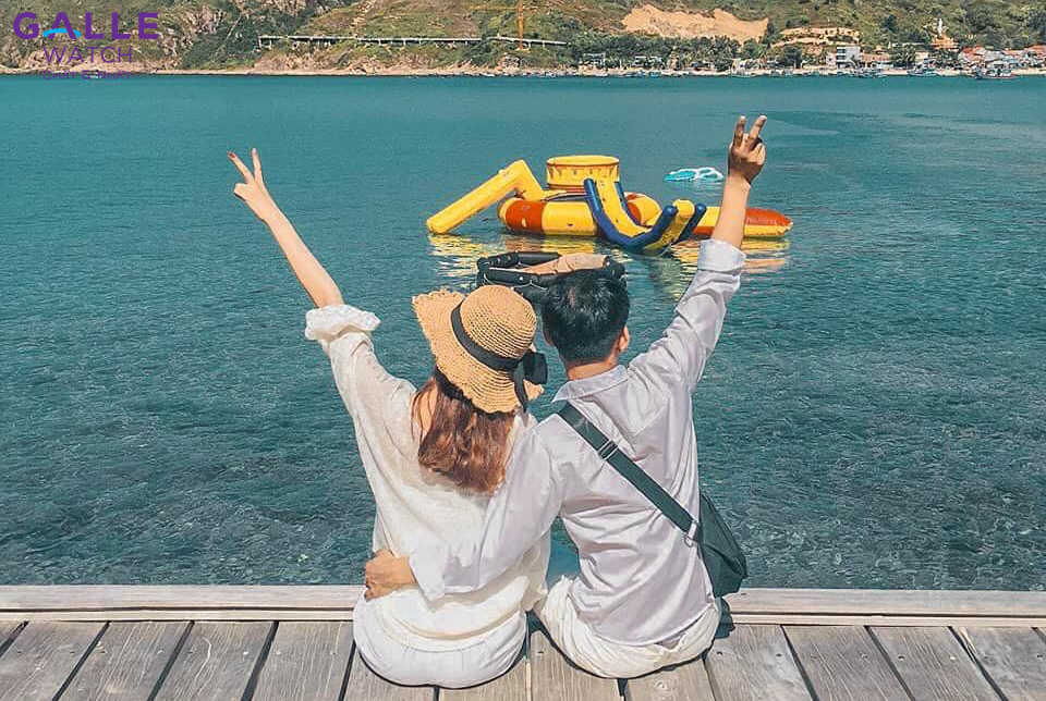 Tặng bạn một chuyến trăng mật thì chắc chắn là một người bạn tốt rồi