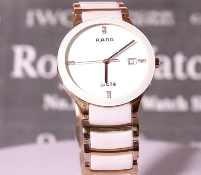 Đồng hồ nữ Rado dây đá - lựa chọn sang trọng, quý phái cho các cô nàng