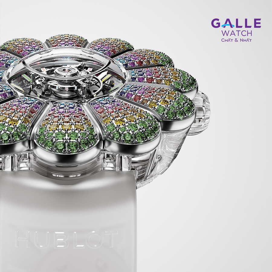 Lớp vỏ sapphire tinh xảo cũng những set đá cầu vồng ấn tượng