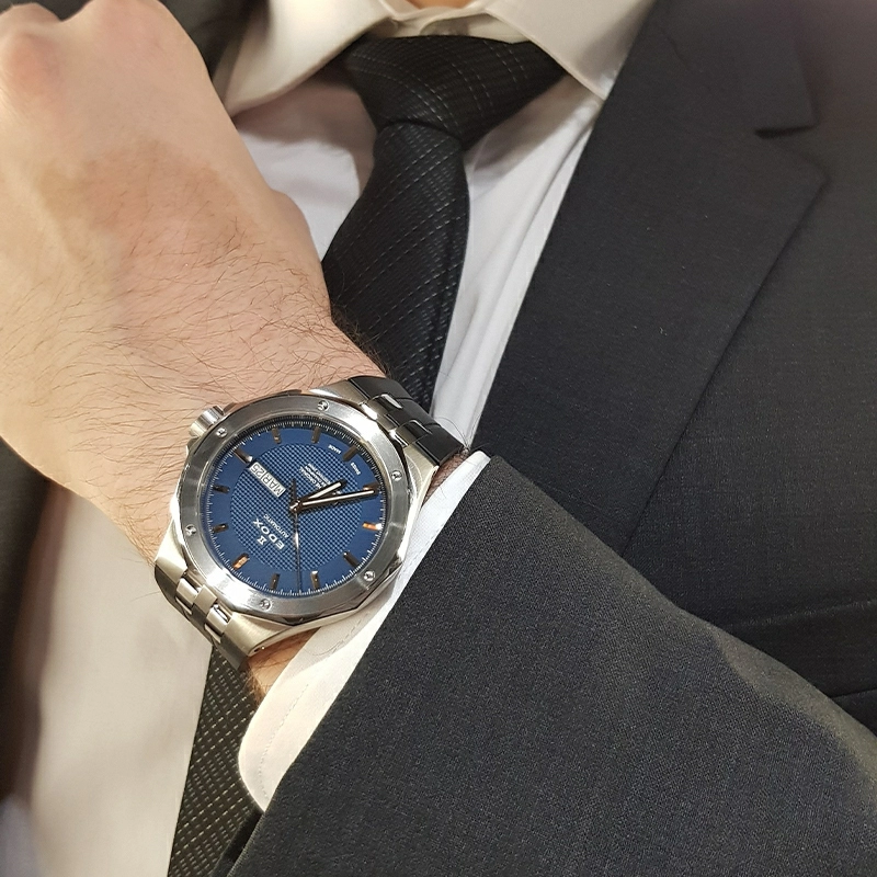 88005-3CA-BUIR tôn lên vẻ đẹp của người đàn ông thành đạt