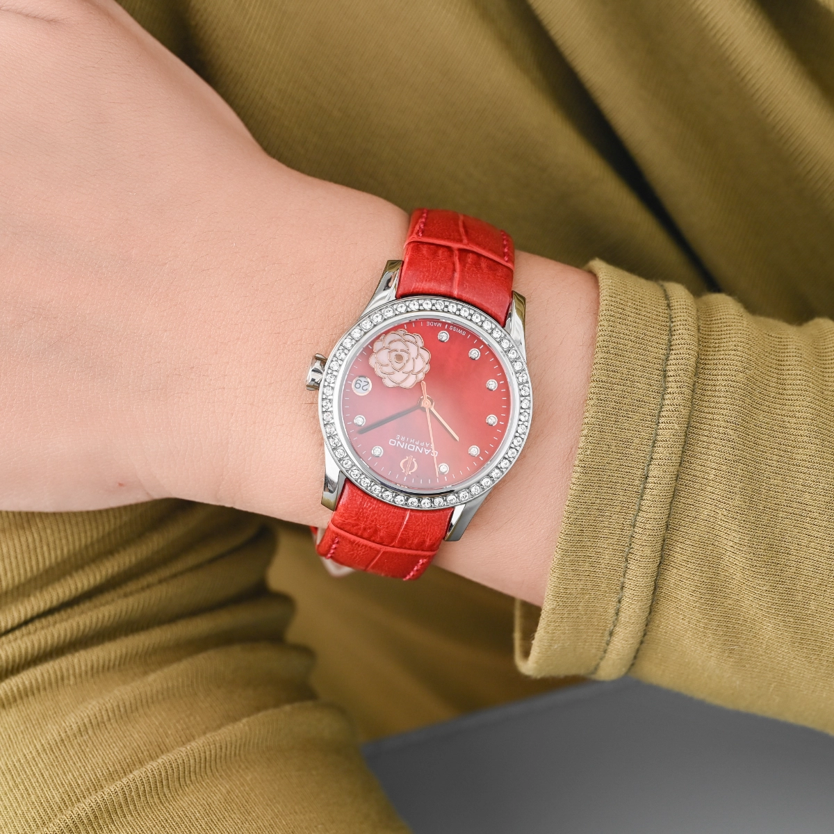 C4721/2 được trang bị bộ máy Quartz đạt tiêu chuẩn cao về độ chính xác và sức bền bỉ