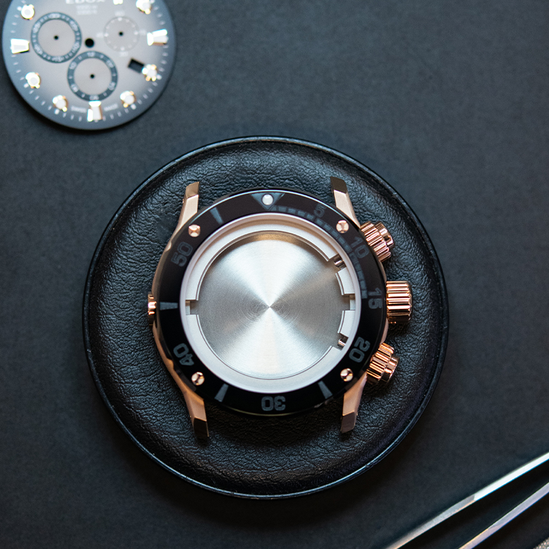 Chiếc Edox CO-1 Chronograph 10242-TINRCA-BRDR được hoàn thiện đến từng chi tiết nhỏ nhất