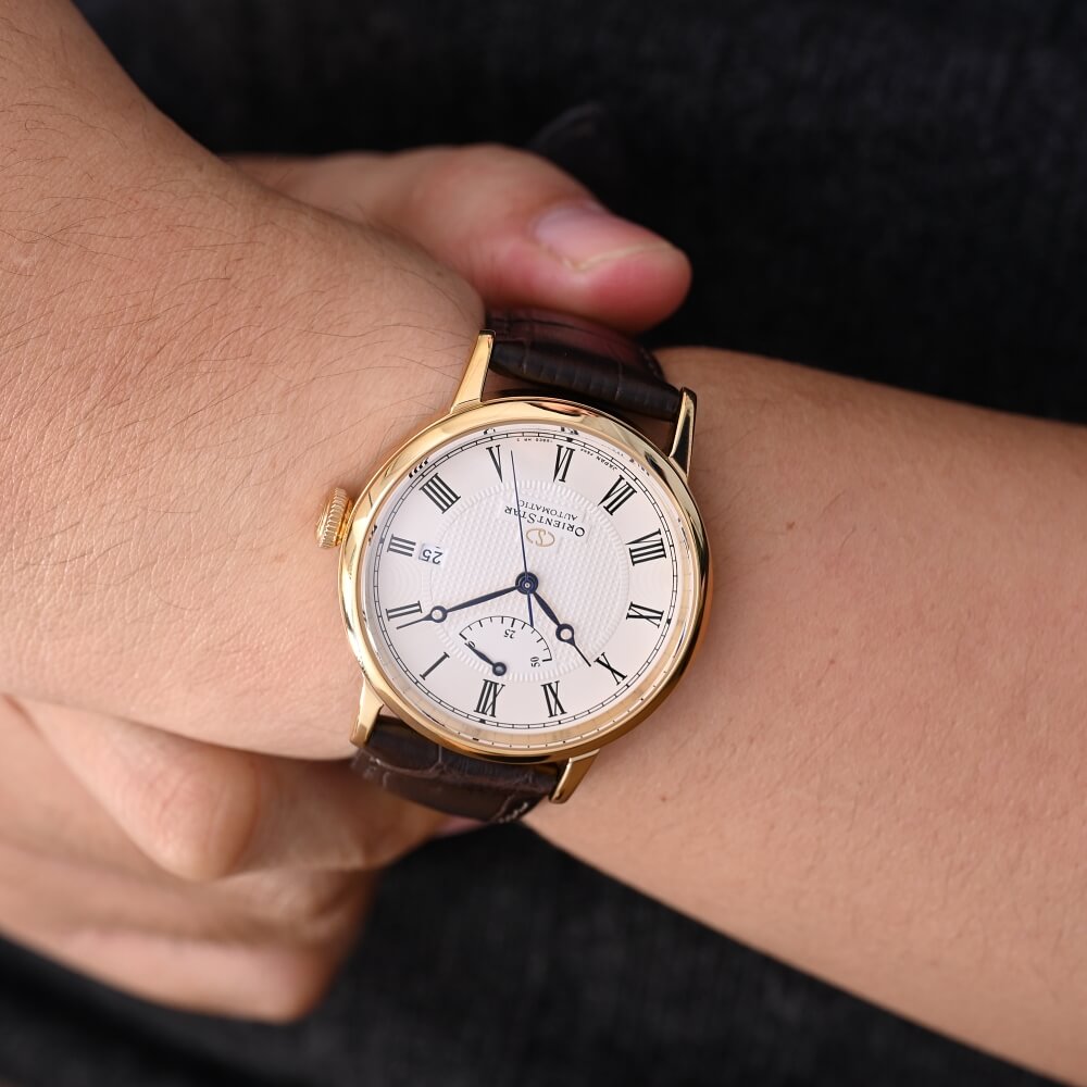 RE-AU0001S00B nằm trong dòng sản phẩm Classic thuộc bộ sưu tập Orient Star cao cấp.