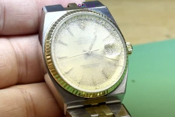 Mặt kính xuất hiện hơi sương