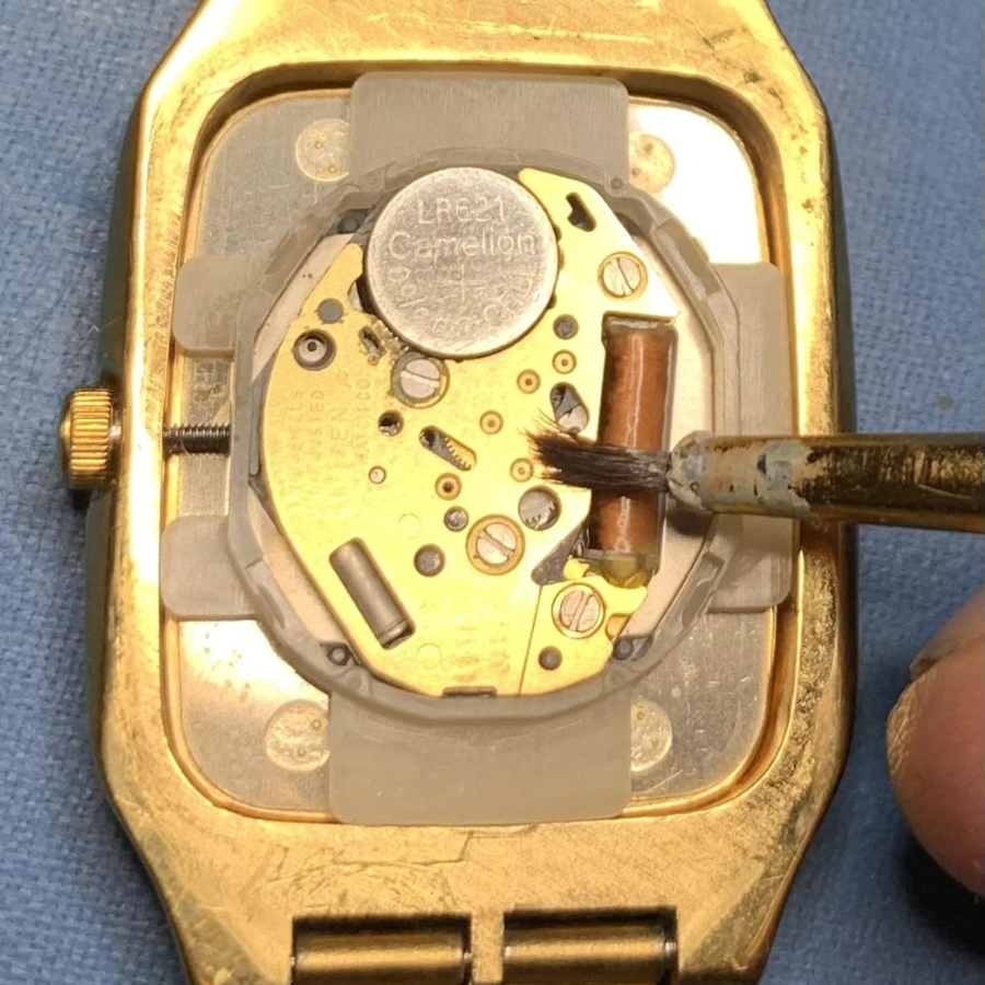 sửa đồng hồ Tissot hết pin
