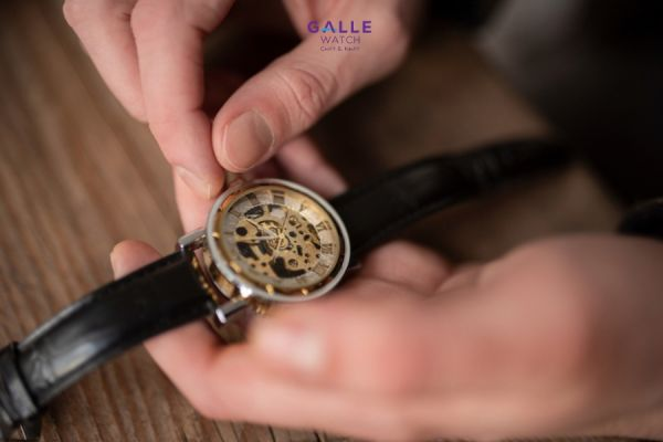 Núm chỉnh giờ của đồng hồ Tissot khi bị lỏng, rít