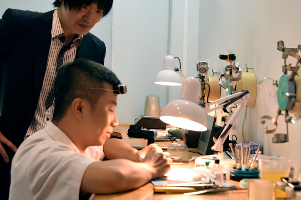 Đội ngũ sửa đồng hồ chuyên nghiệp tại Galle Care